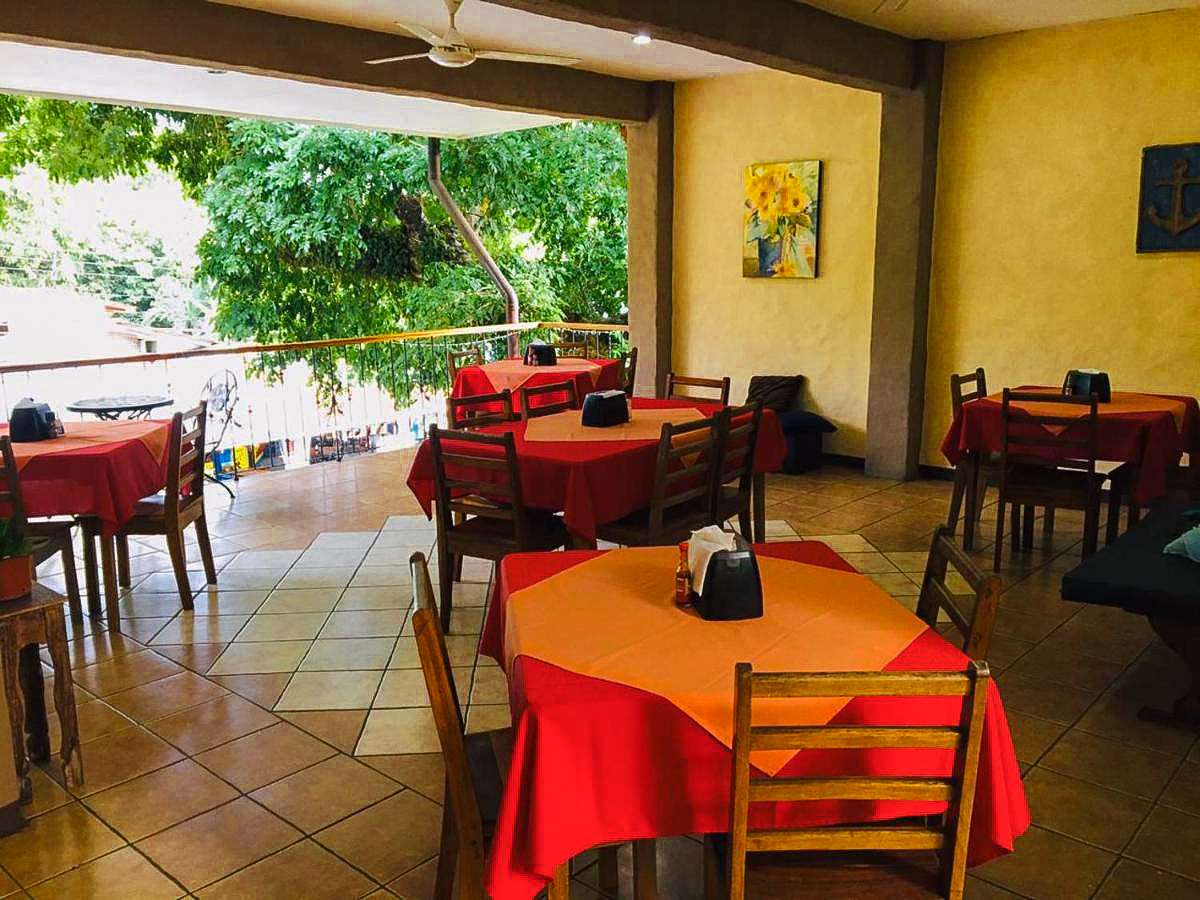 Discover the best dining and culinary experiences near Playa Carrillo and Sámara