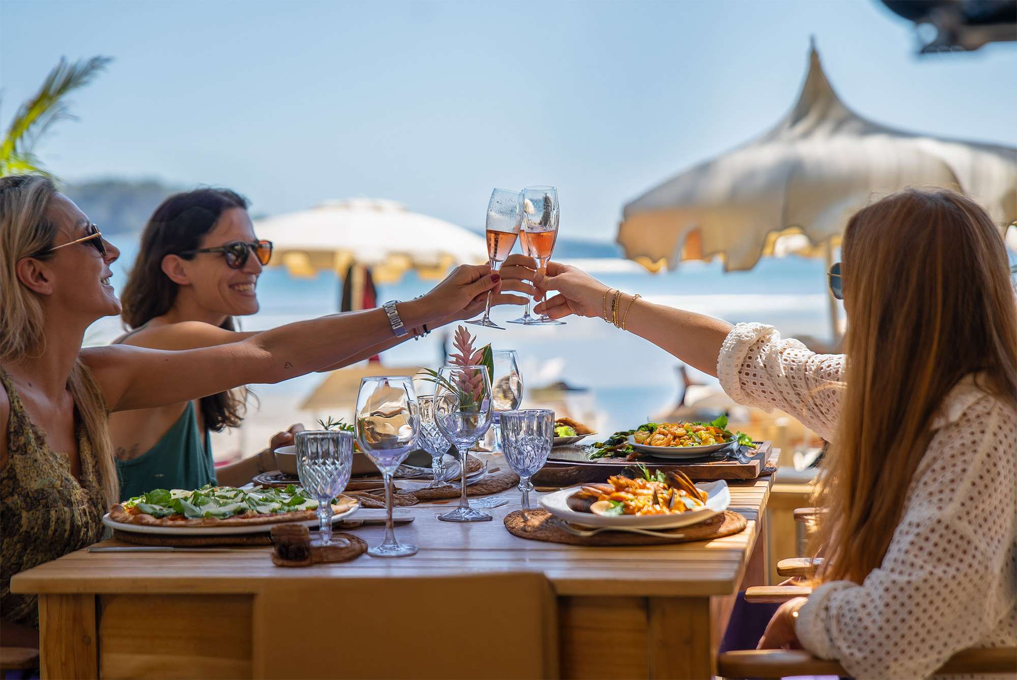 Discover the best dining and culinary experiences near Playa Carrillo and Sámara