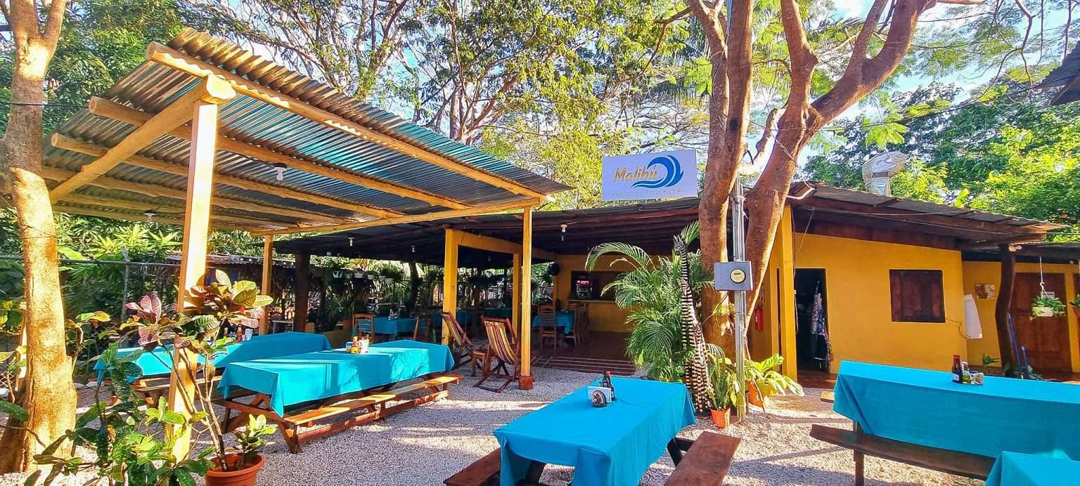 Explore Costa Rica’s top restaurants, beachfront dining, and farm-to-table culinary experiences near Playa Carrillo and Sámara.