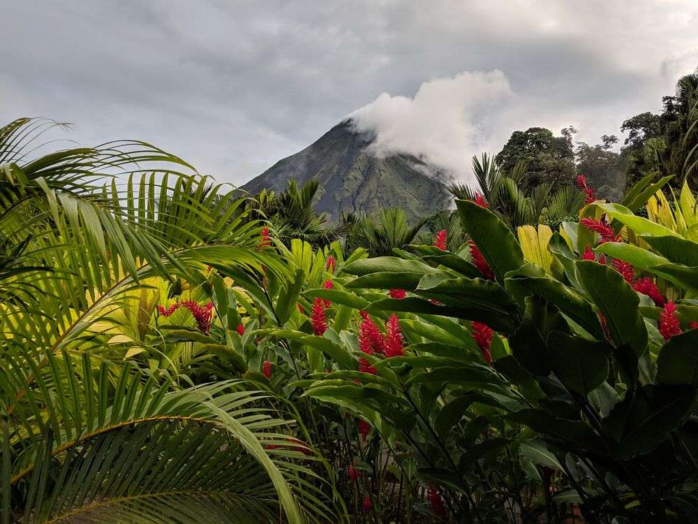 Arenal Volcano rising above lush tropical vegetation in Costa Rica, reflecting the natural setting that draws international visitors for both healthcare and medical tourism.